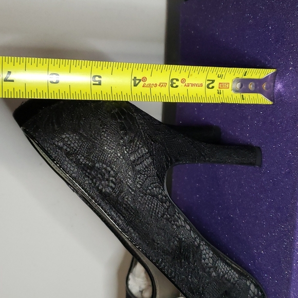 New Black Lace Maurices Pumps - Picture 4 of 4